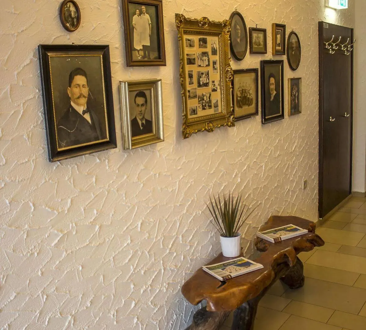 Raffelsteiner Hof Guest House Mornsheim Germany