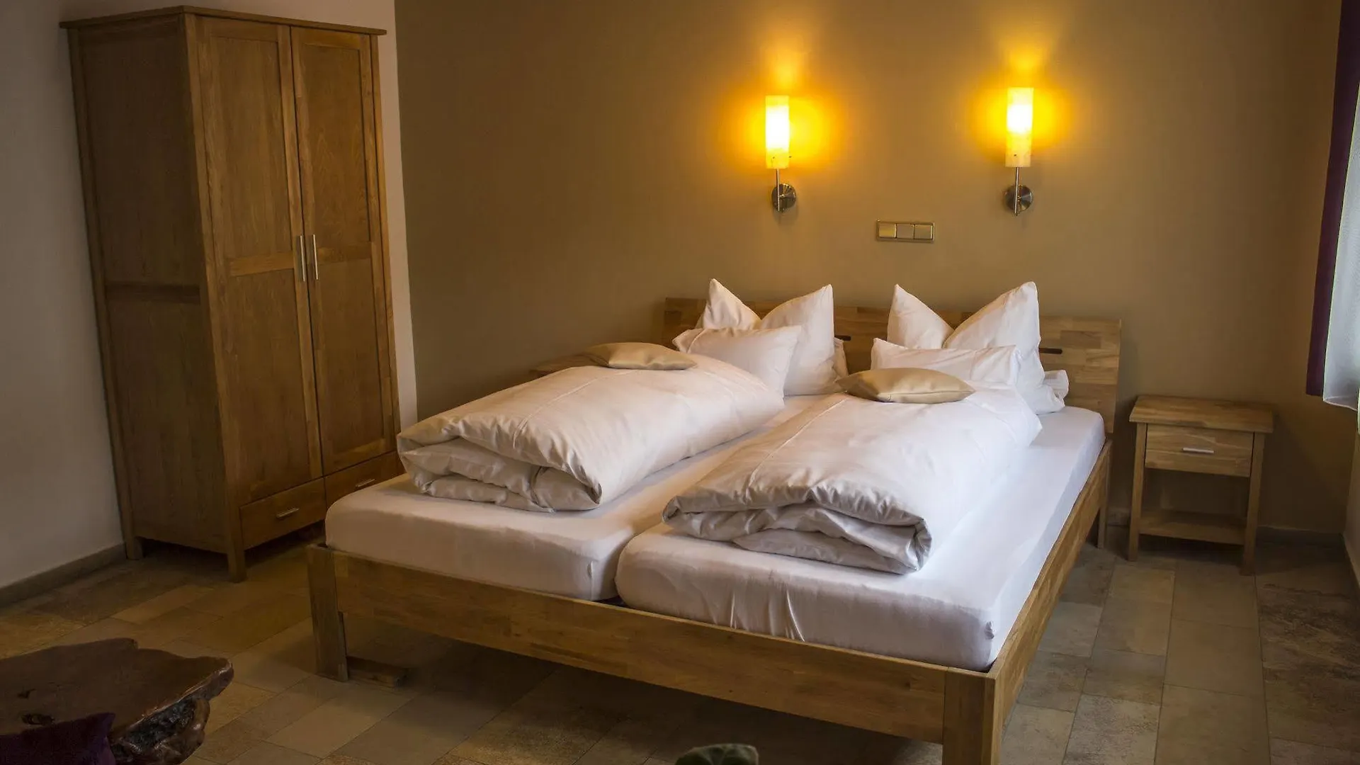 Raffelsteiner Hof Guest House Mornsheim
