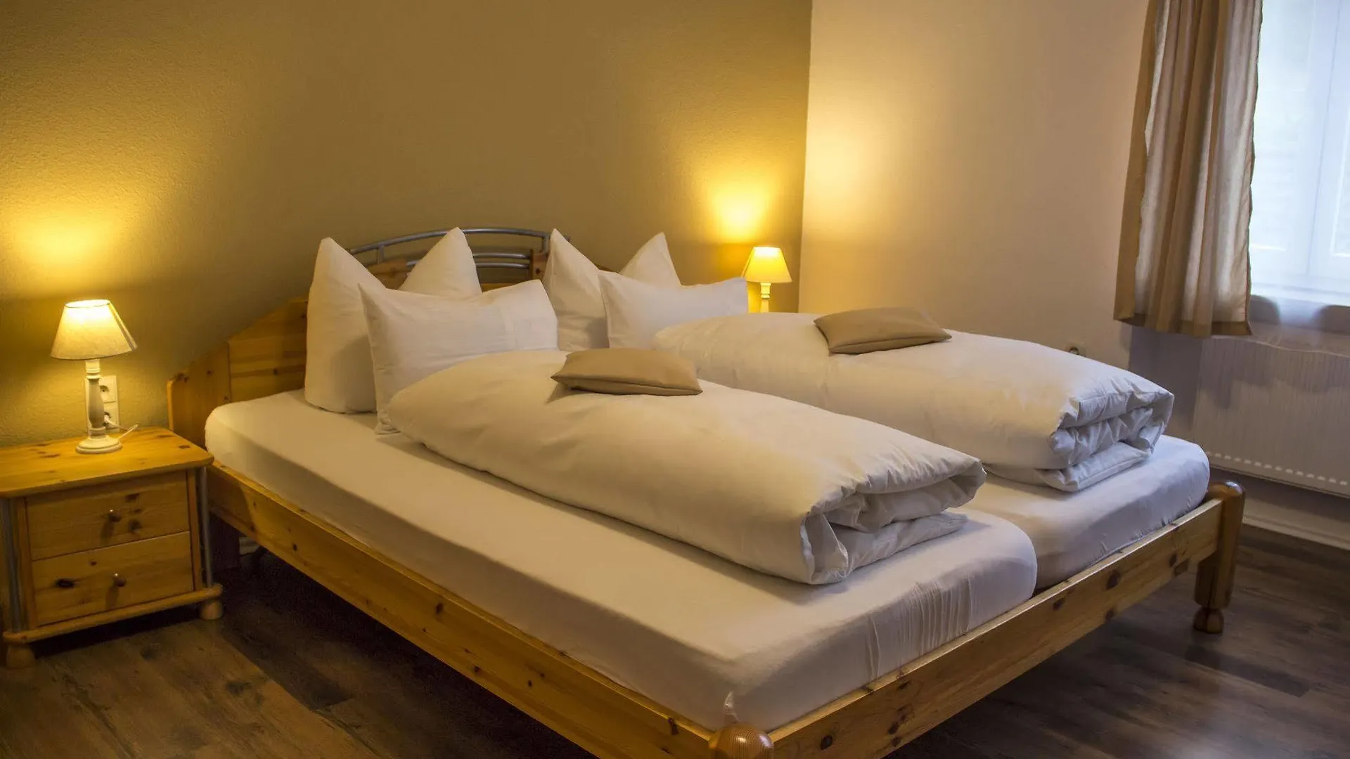 Raffelsteiner Hof Guest House Mornsheim